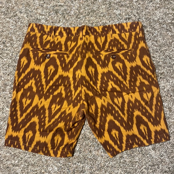 Interesting print shorts - Picture 2 of 3